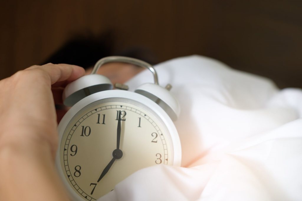 Masz problemy ze snem? Zadbaj o urodę i zdrowie – po prostu lepiej śpiąc